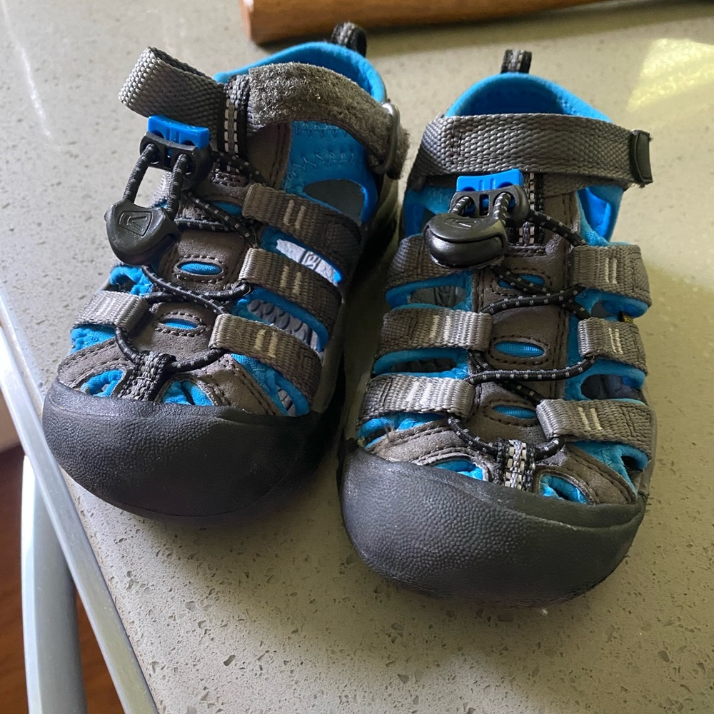 KEEN Unisex-Child Newport H2 Closed Toe Water Sandals